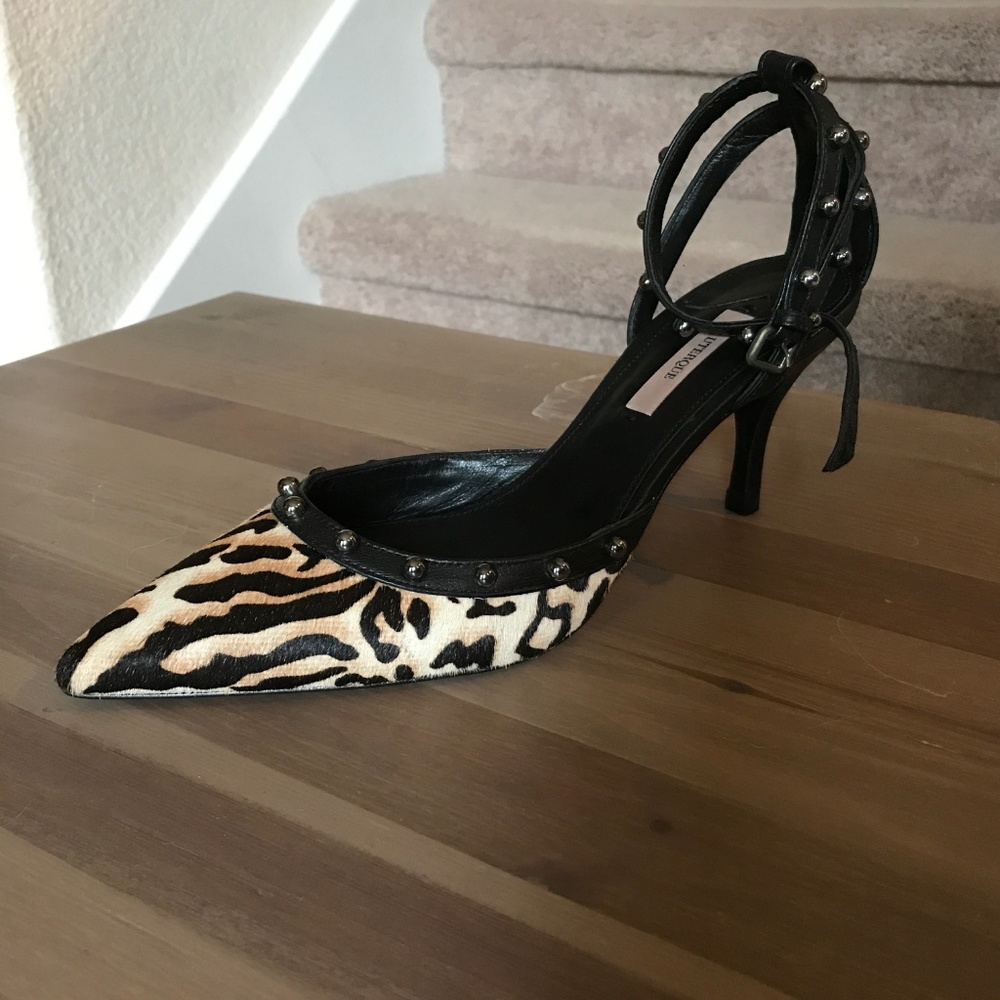 Leopard Print Studded Pointed-Toe Heels - Black/Beige - Picture 2 of 4
